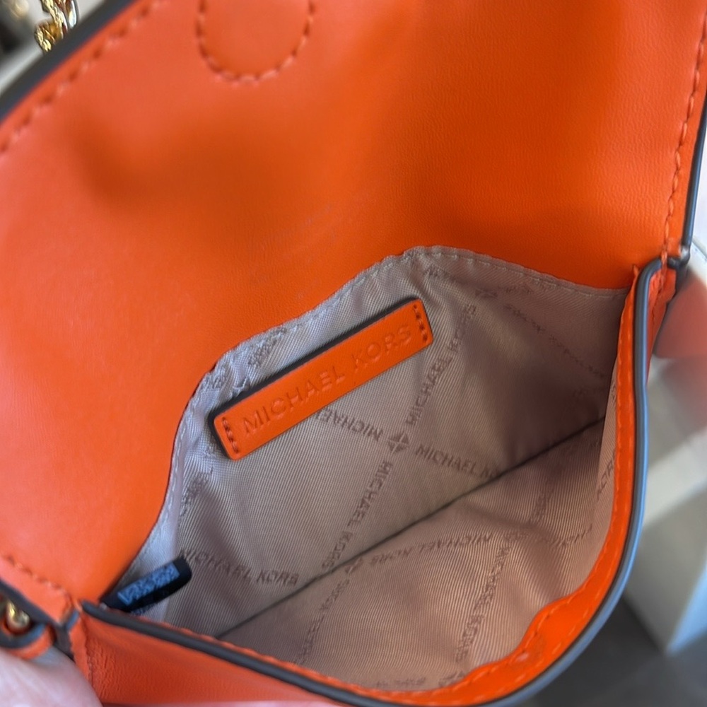 MICHAEL KORS
Maisie Large Logo 2-in-1 Sling Waist Fanny Pack Crossbody
Poppy - Picture 12 of 16